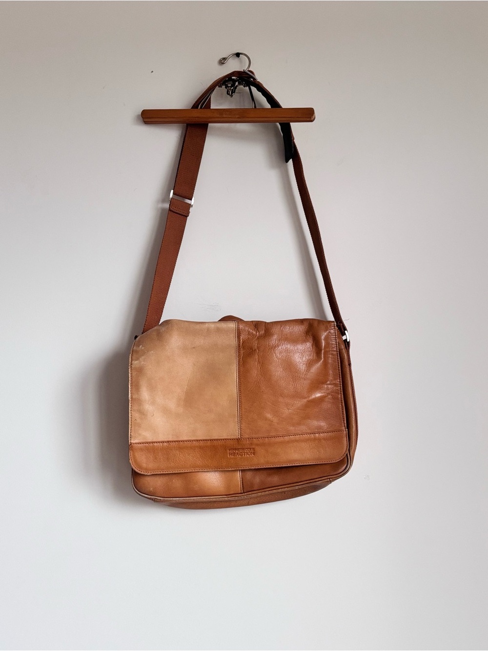 Kenneth Cole REACTION Tan Leather Colorblock Messenger Bag Laptop Briefcase